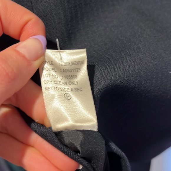 Theory Lyzbeth greentpoint navy blazer size 2 - Picture 7 of 8